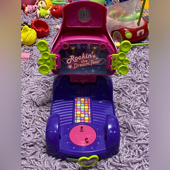 Vtech flipsies lot; 2 dolls, accessories, scale & convertible car / rock stage - Picture 8 of 13